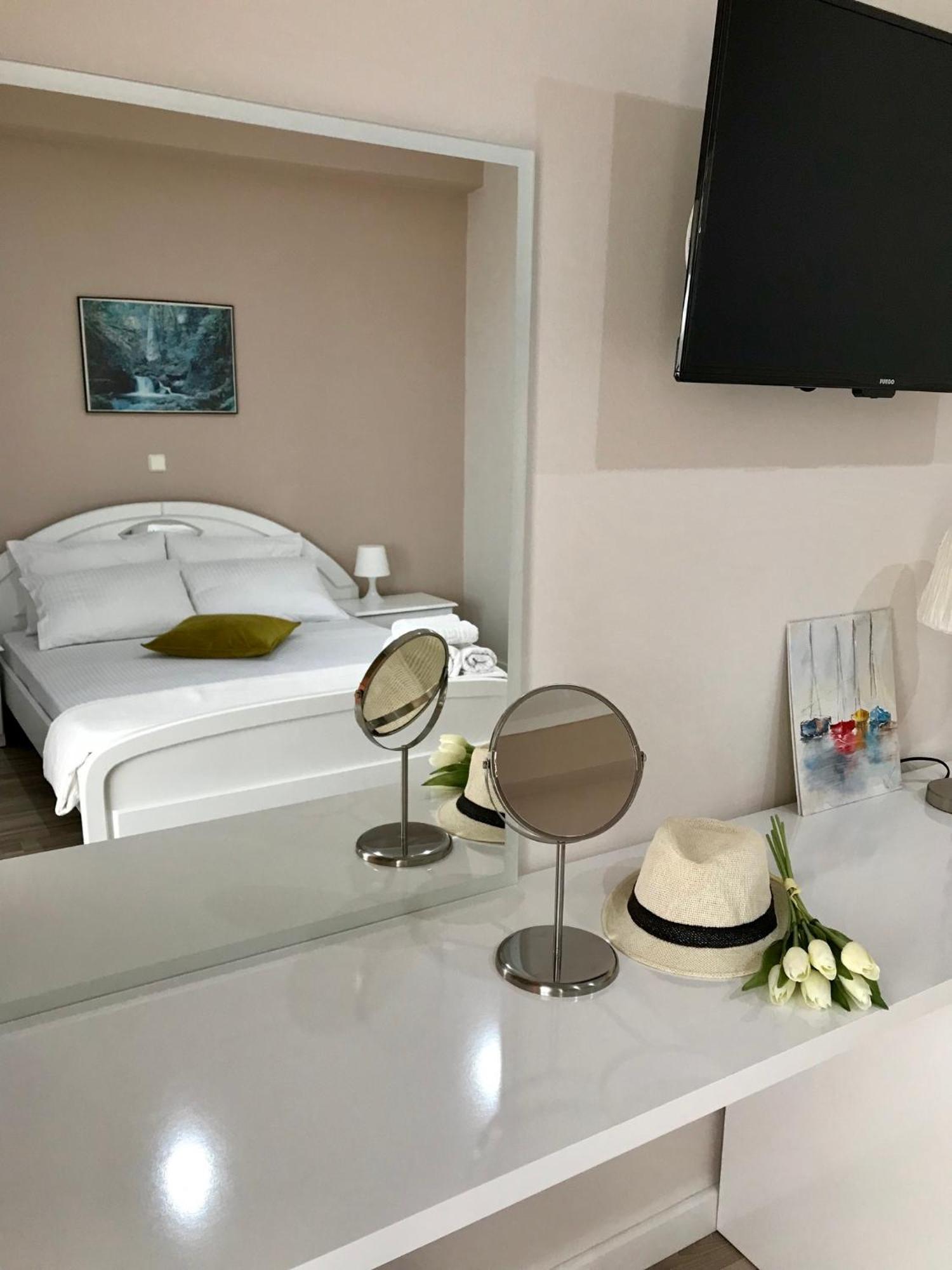 Joy Hotel Sarandë 外观 照片